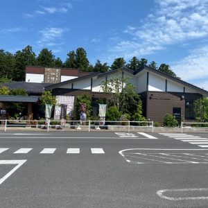 つくばイオンの敷地内にあるカフェウエストハウスの外観