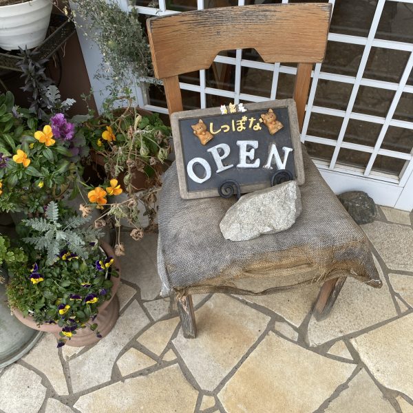 しっぽなのオープン看板