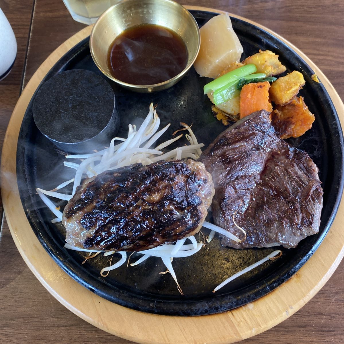 炭火ハンバーグとハラミステーキS