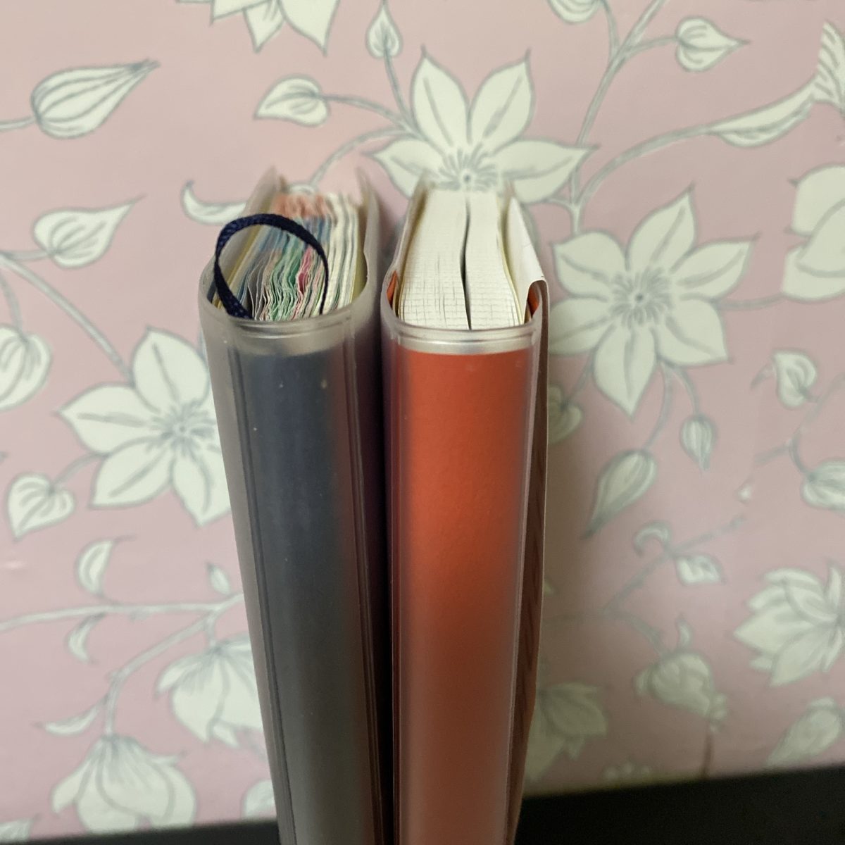 ジブン手帳とジブン手帳デイズの厚み比較