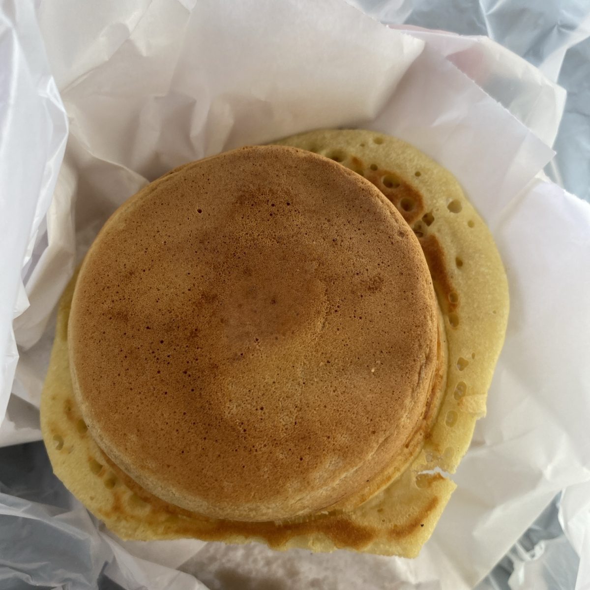 甘党の店 亜味のカスタード大判焼。カスタードのフィリングはやや硬めで食べ応ある