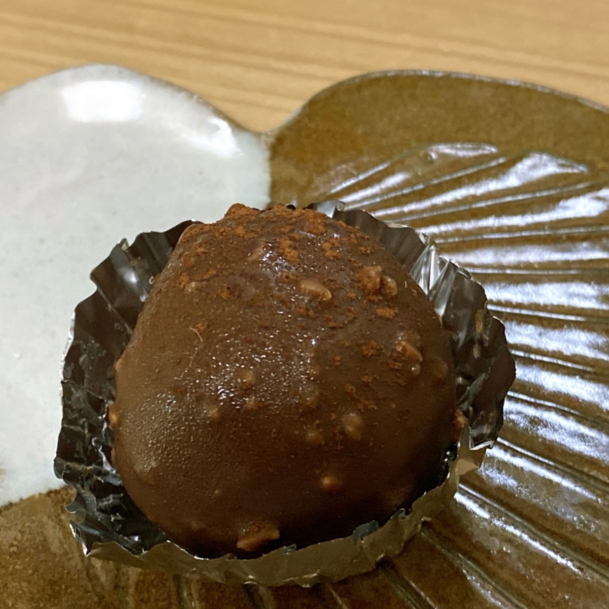 土浦市にある洋菓子店アンジュカレンでかったラムボールはラムがきいてて大人のチョコレートだった。うまい