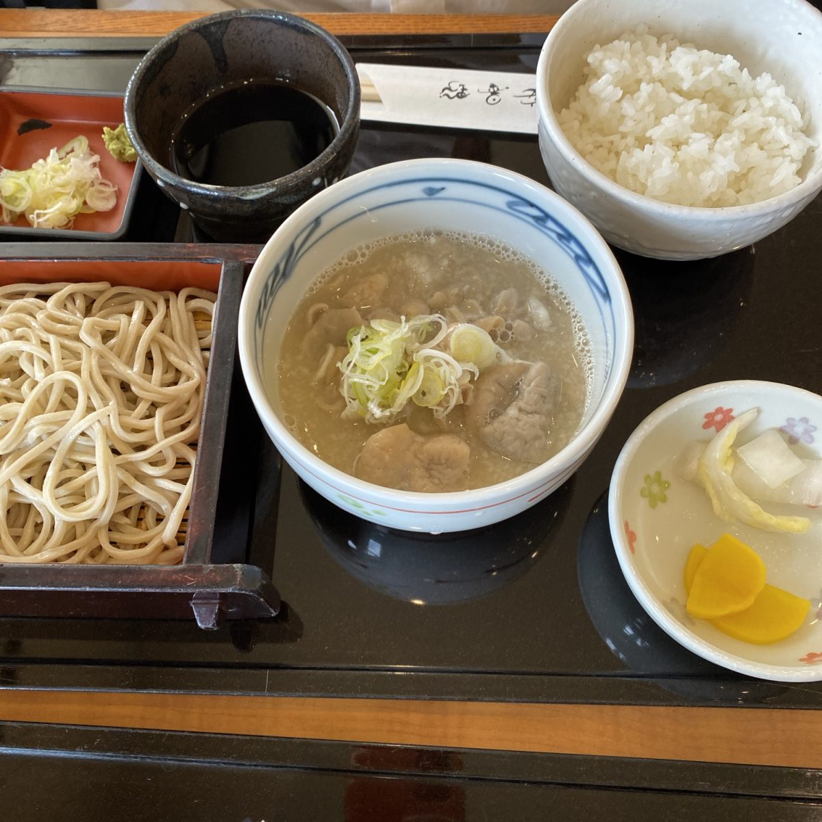 ひたちの牛久にあるお蕎麦屋さん蕎麦屋安曇野でたべたランチ定食