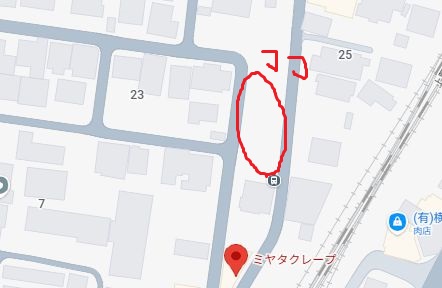 ミヤタクレープの駐車車場があるとこ
