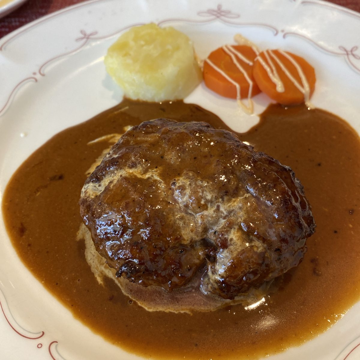 カフェ·ド·グルマンのハンバーグ派ソースが特においしい