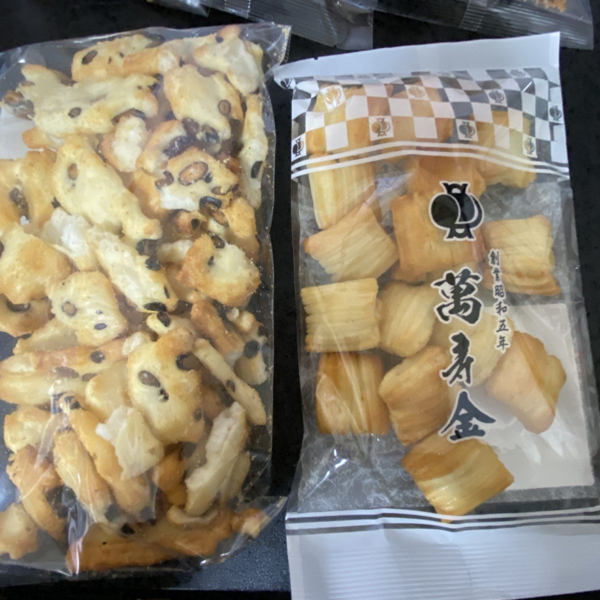 萬寿金の直売所で買ったあられは硬めがおおい