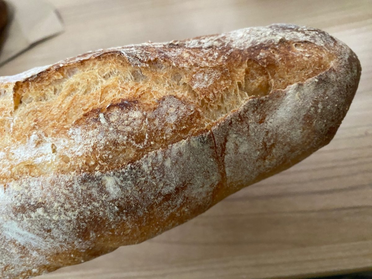 シェカオルはパン屋なのにこんな美味しいフランスパンを焼いているなんてすごい