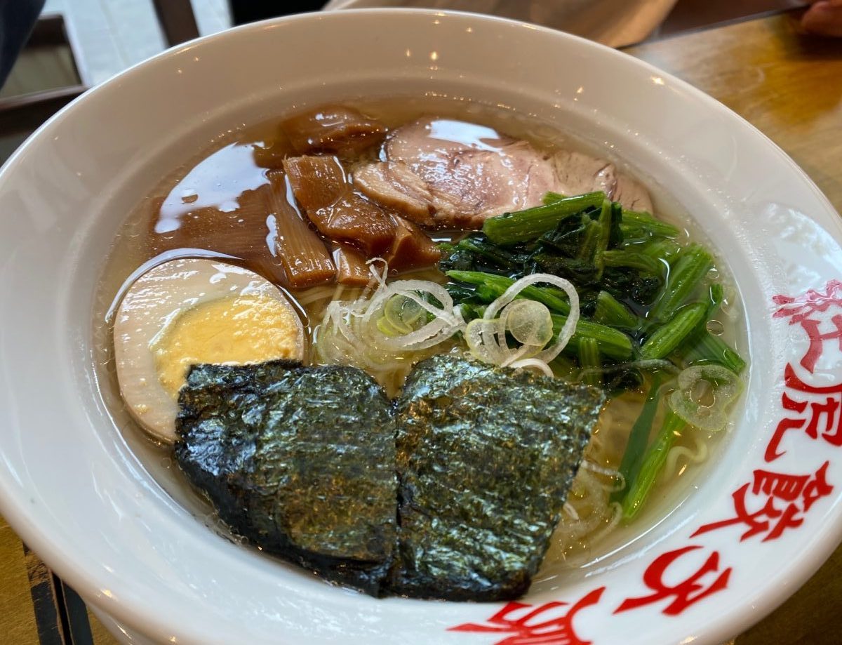 紅虎餃子房の塩ラーメンは優しい味