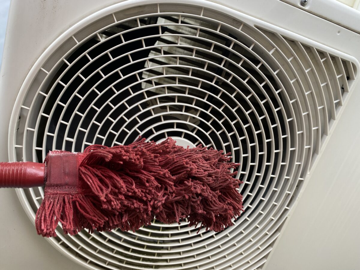 室外機掃除したらすぐ真っ黒になる