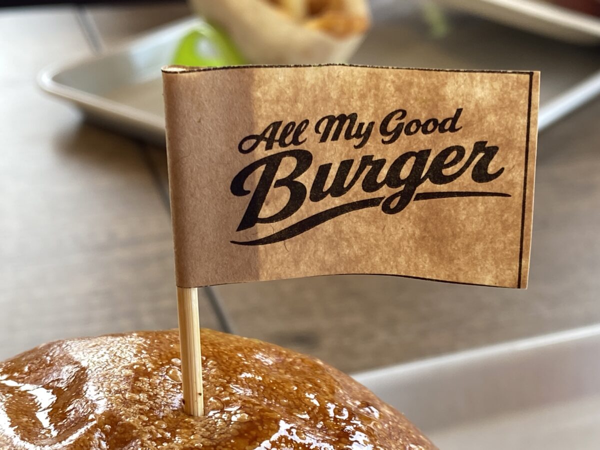 オールマイグッドバーガーのハンバーガーに立ってた旗