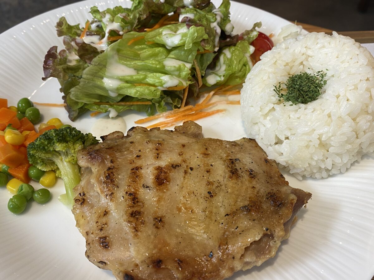 牛久にある南部珈琲で注文したランチのあぶり焼きチキン