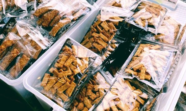 池田屋のセールに並んでたせんべい