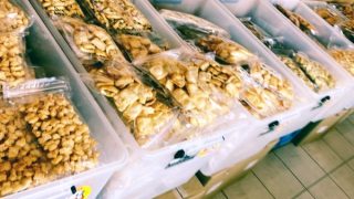 池田屋に並ぶおかきたち