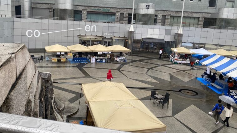 つくばで開催の中華フェスはあいにくの雨だった